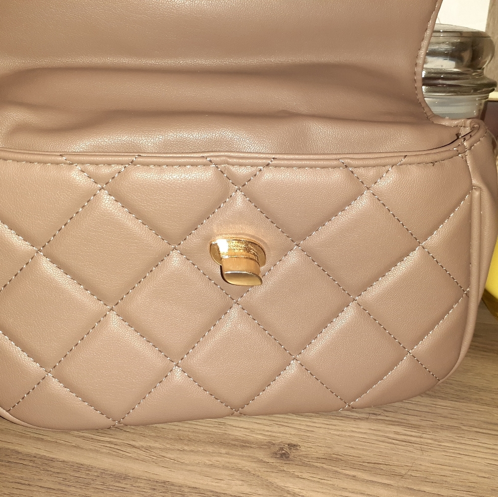 #155 NWOT BEBE Flap Crossbody - Picture 7 of 7